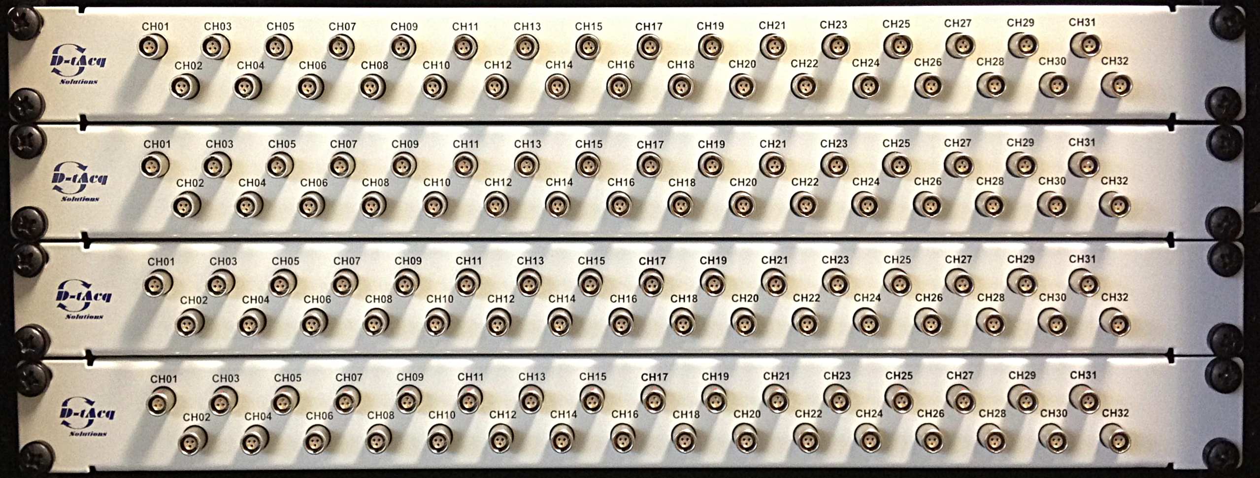 4 x LEMO3PANEL-32 in a 19 inch cabinet